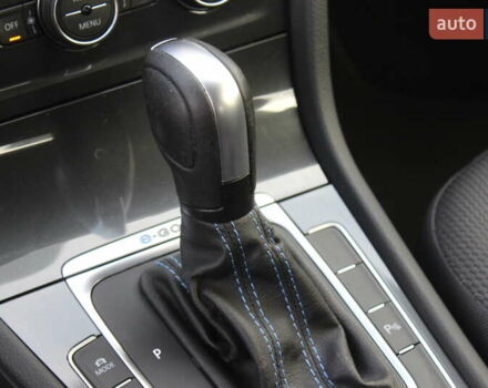 Белый Фольксваген e-Golf, объемом двигателя 0 л и пробегом 69 тыс. км за 13999 $, фото 37 на Automoto.ua