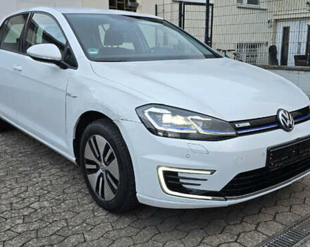 Белый Фольксваген e-Golf, объемом двигателя 0 л и пробегом 24 тыс. км за 15800 $, фото 2 на Automoto.ua