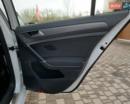 Белый Фольксваген e-Golf, объемом двигателя 0 л и пробегом 73 тыс. км за 13955 $, фото 28 на Automoto.ua