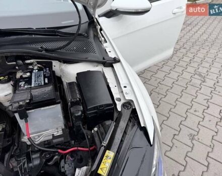 Белый Фольксваген e-Golf, объемом двигателя 0 л и пробегом 71 тыс. км за 12999 $, фото 31 на Automoto.ua