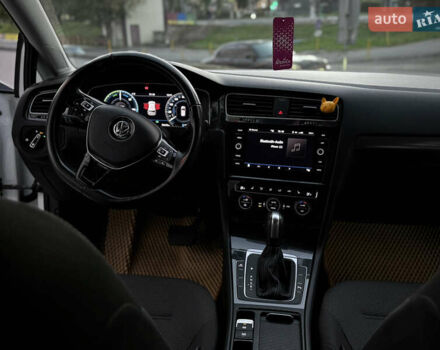 Білий Фольксваген e-Golf, об'ємом двигуна 0 л та пробігом 97 тис. км за 13999 $, фото 17 на Automoto.ua