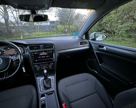 Белый Фольксваген e-Golf, объемом двигателя 0 л и пробегом 113 тыс. км за 13700 $, фото 12 на Automoto.ua