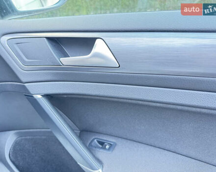 Белый Фольксваген e-Golf, объемом двигателя 0 л и пробегом 24 тыс. км за 15800 $, фото 19 на Automoto.ua