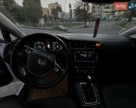 Білий Фольксваген e-Golf, об'ємом двигуна 0 л та пробігом 97 тис. км за 13999 $, фото 24 на Automoto.ua