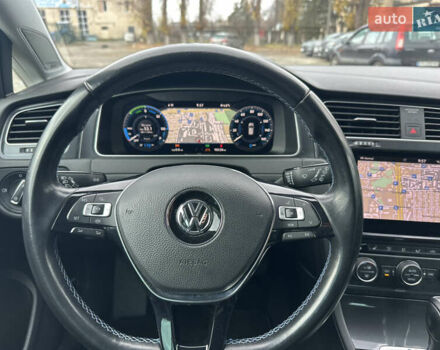 Белый Фольксваген e-Golf, объемом двигателя 0 л и пробегом 98 тыс. км за 16450 $, фото 22 на Automoto.ua