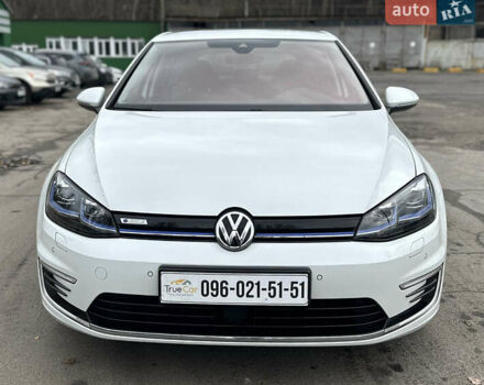 Белый Фольксваген e-Golf, объемом двигателя 0 л и пробегом 98 тыс. км за 16450 $, фото 1 на Automoto.ua