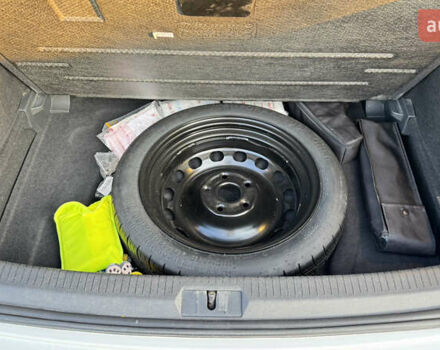 Белый Фольксваген e-Golf, объемом двигателя 0 л и пробегом 73 тыс. км за 17900 $, фото 61 на Automoto.ua