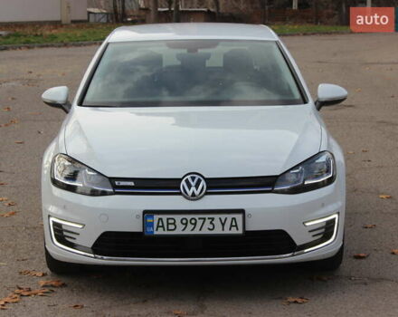 Белый Фольксваген e-Golf, объемом двигателя 0 л и пробегом 69 тыс. км за 13999 $, фото 5 на Automoto.ua