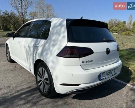 Белый Фольксваген e-Golf, объемом двигателя 0 л и пробегом 44 тыс. км за 16800 $, фото 6 на Automoto.ua