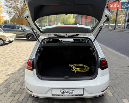 Белый Фольксваген e-Golf, объемом двигателя 0 л и пробегом 137 тыс. км за 13800 $, фото 16 на Automoto.ua