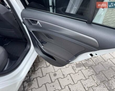 Белый Фольксваген e-Golf, объемом двигателя 0 л и пробегом 71 тыс. км за 12999 $, фото 25 на Automoto.ua