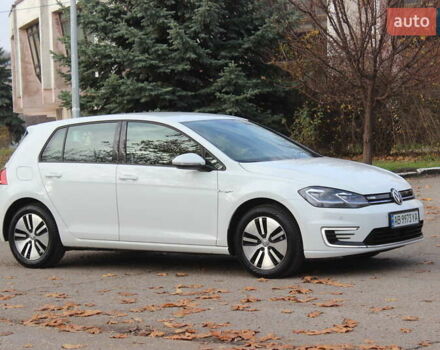 Белый Фольксваген e-Golf, объемом двигателя 0 л и пробегом 69 тыс. км за 13999 $, фото 7 на Automoto.ua