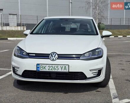 Белый Фольксваген e-Golf, объемом двигателя 0 л и пробегом 96 тыс. км за 14441 $, фото 19 на Automoto.ua