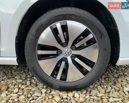 Белый Фольксваген e-Golf, объемом двигателя 0 л и пробегом 32 тыс. км за 14400 $, фото 11 на Automoto.ua