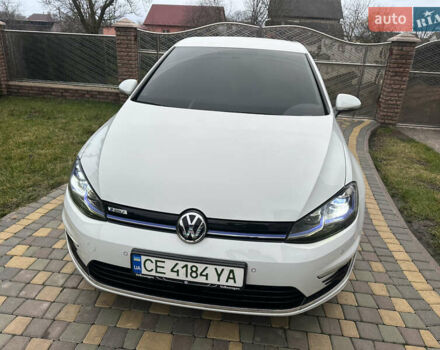 Белый Фольксваген e-Golf, объемом двигателя 0 л и пробегом 70 тыс. км за 13700 $, фото 10 на Automoto.ua