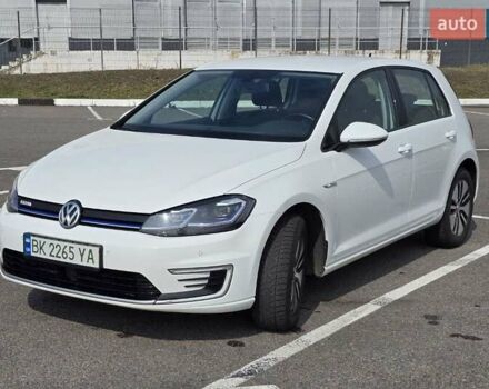 Белый Фольксваген e-Golf, объемом двигателя 0 л и пробегом 96 тыс. км за 14441 $, фото 12 на Automoto.ua