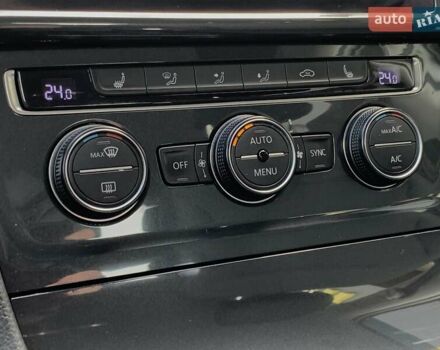 Белый Фольксваген e-Golf, объемом двигателя 0 л и пробегом 73 тыс. км за 13955 $, фото 50 на Automoto.ua