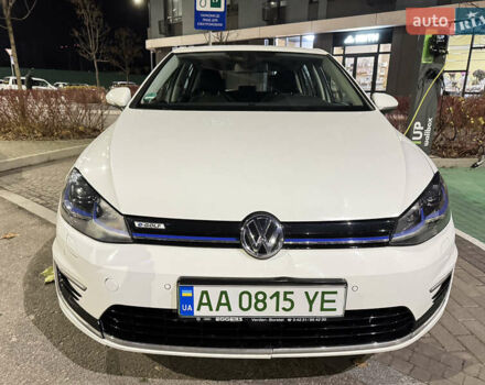 Белый Фольксваген e-Golf, объемом двигателя 0 л и пробегом 24 тыс. км за 15800 $, фото 8 на Automoto.ua