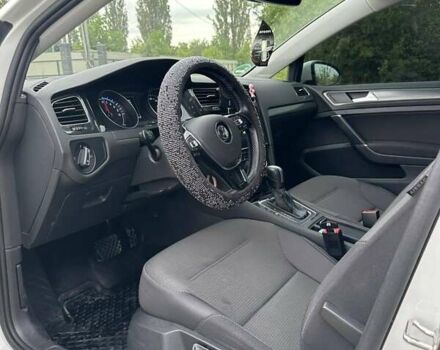 Белый Фольксваген e-Golf, объемом двигателя 0 л и пробегом 67 тыс. км за 13900 $, фото 2 на Automoto.ua