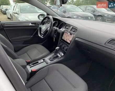 Белый Фольксваген e-Golf, объемом двигателя 0 л и пробегом 32 тыс. км за 14400 $, фото 62 на Automoto.ua