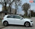 Белый Фольксваген e-Golf, объемом двигателя 0 л и пробегом 67 тыс. км за 13900 $, фото 2 на Automoto.ua