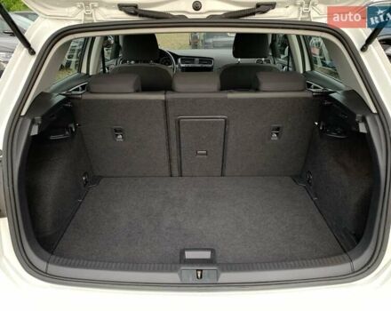 Белый Фольксваген e-Golf, объемом двигателя 0 л и пробегом 32 тыс. км за 14400 $, фото 58 на Automoto.ua