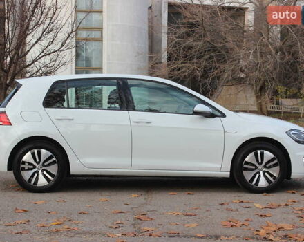 Белый Фольксваген e-Golf, объемом двигателя 0 л и пробегом 69 тыс. км за 13999 $, фото 8 на Automoto.ua