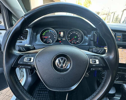 Белый Фольксваген e-Golf, объемом двигателя 0 л и пробегом 47 тыс. км за 15900 $, фото 10 на Automoto.ua