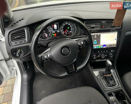 Белый Фольксваген e-Golf, объемом двигателя 0 л и пробегом 70 тыс. км за 13700 $, фото 21 на Automoto.ua