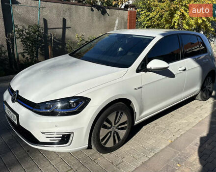 Белый Фольксваген e-Golf, объемом двигателя 0 л и пробегом 47 тыс. км за 15900 $, фото 4 на Automoto.ua