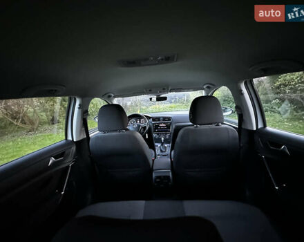 Белый Фольксваген e-Golf, объемом двигателя 0 л и пробегом 113 тыс. км за 13700 $, фото 16 на Automoto.ua