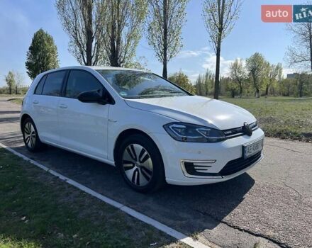 Белый Фольксваген e-Golf, объемом двигателя 0 л и пробегом 44 тыс. км за 16800 $, фото 4 на Automoto.ua