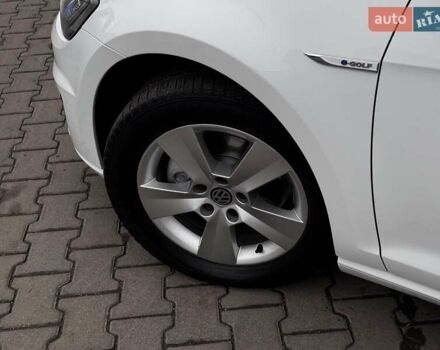 Белый Фольксваген e-Golf, объемом двигателя 0 л и пробегом 71 тыс. км за 12999 $, фото 19 на Automoto.ua