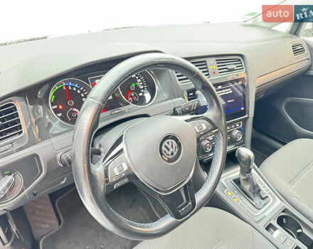 Белый Фольксваген e-Golf, объемом двигателя 0 л и пробегом 24 тыс. км за 15800 $, фото 15 на Automoto.ua