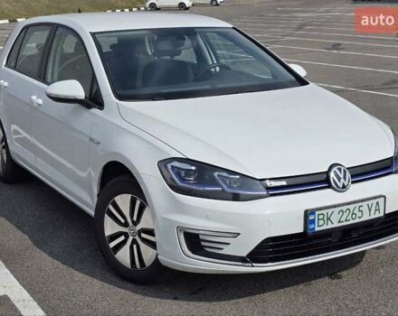 Белый Фольксваген e-Golf, объемом двигателя 0 л и пробегом 96 тыс. км за 14441 $, фото 21 на Automoto.ua