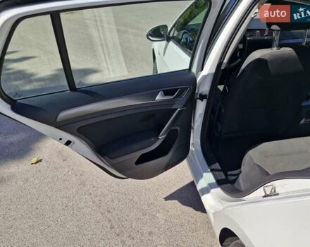 Белый Фольксваген e-Golf, объемом двигателя 0 л и пробегом 70 тыс. км за 14500 $, фото 25 на Automoto.ua