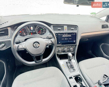 Белый Фольксваген e-Golf, объемом двигателя 0 л и пробегом 24 тыс. км за 15800 $, фото 10 на Automoto.ua