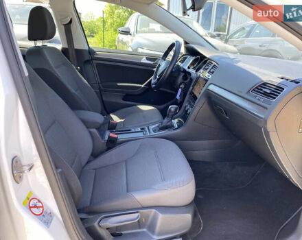 Белый Фольксваген e-Golf, объемом двигателя 0 л и пробегом 22 тыс. км за 14400 $, фото 62 на Automoto.ua