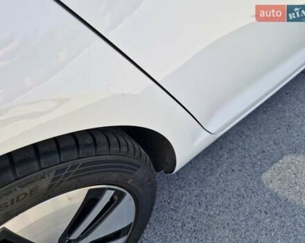 Белый Фольксваген e-Golf, объемом двигателя 0 л и пробегом 70 тыс. км за 14500 $, фото 16 на Automoto.ua