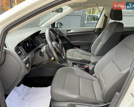 Белый Фольксваген e-Golf, объемом двигателя 0 л и пробегом 137 тыс. км за 13800 $, фото 11 на Automoto.ua