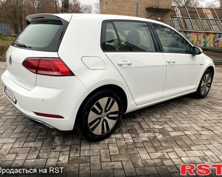 Белый Фольксваген e-Golf, объемом двигателя 0 л и пробегом 89 тыс. км за 16450 $, фото 2 на Automoto.ua