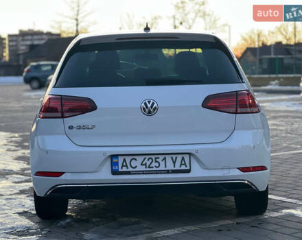 Белый Фольксваген e-Golf, объемом двигателя 0 л и пробегом 58 тыс. км за 14800 $, фото 16 на Automoto.ua