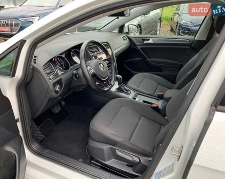 Белый Фольксваген e-Golf, объемом двигателя 0 л и пробегом 32 тыс. км за 14400 $, фото 13 на Automoto.ua