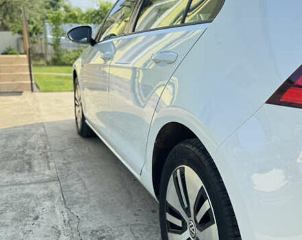 Белый Фольксваген e-Golf, объемом двигателя 0 л и пробегом 73 тыс. км за 17900 $, фото 9 на Automoto.ua