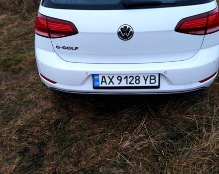 Белый Фольксваген e-Golf, объемом двигателя 0 л и пробегом 38 тыс. км за 14300 $, фото 3 на Automoto.ua