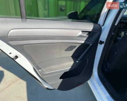 Белый Фольксваген e-Golf, объемом двигателя 0 л и пробегом 125 тыс. км за 13500 $, фото 17 на Automoto.ua