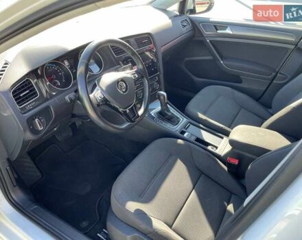 Белый Фольксваген e-Golf, объемом двигателя 0 л и пробегом 124 тыс. км за 13490 $, фото 16 на Automoto.ua
