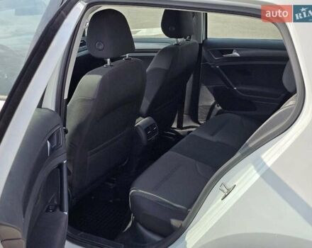 Белый Фольксваген e-Golf, объемом двигателя 0 л и пробегом 96 тыс. км за 14441 $, фото 4 на Automoto.ua