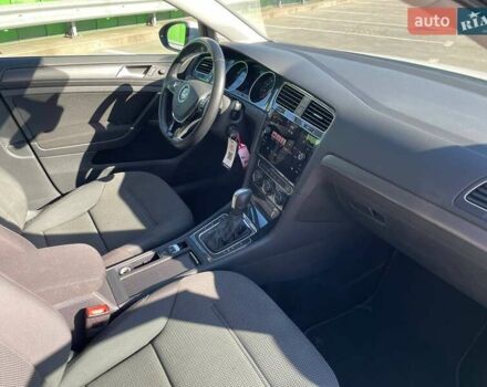 Белый Фольксваген e-Golf, объемом двигателя 0 л и пробегом 124 тыс. км за 13490 $, фото 30 на Automoto.ua