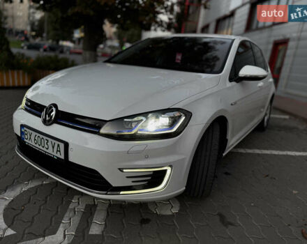 Білий Фольксваген e-Golf, об'ємом двигуна 0 л та пробігом 97 тис. км за 13999 $, фото 2 на Automoto.ua
